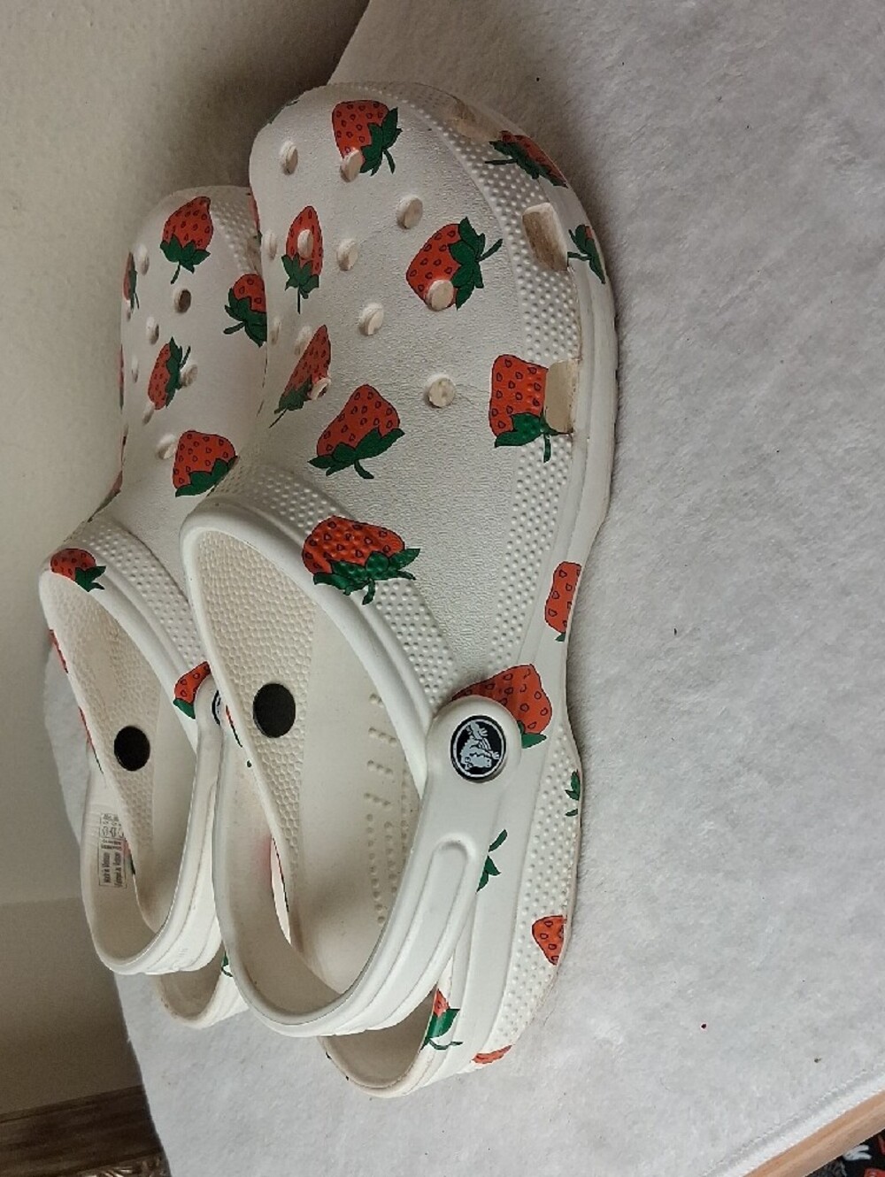 CROCS White Strawberry-Print Classic Clogs - Picture 4 of 8